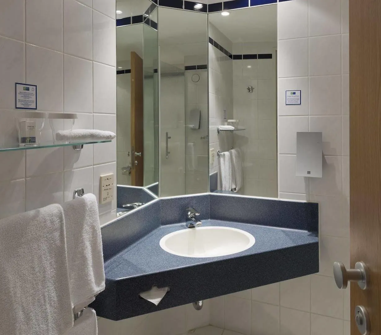 מלון Holiday Inn Express Antwerpen City North By Ihg